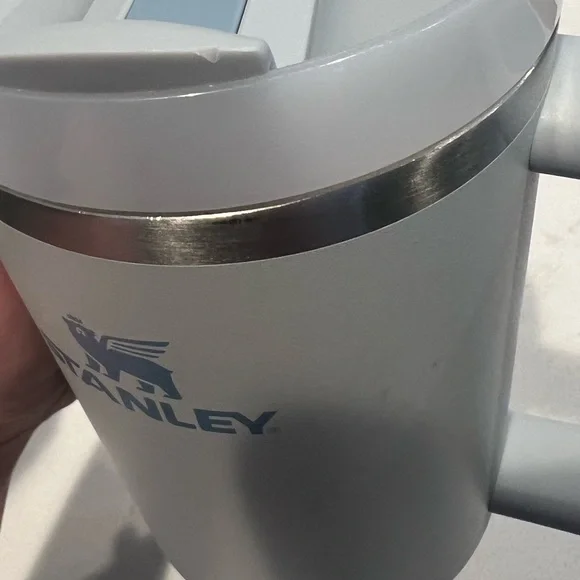 Stanley Quencher H2.0 40 oz Frost Used - Picture 6 of 7